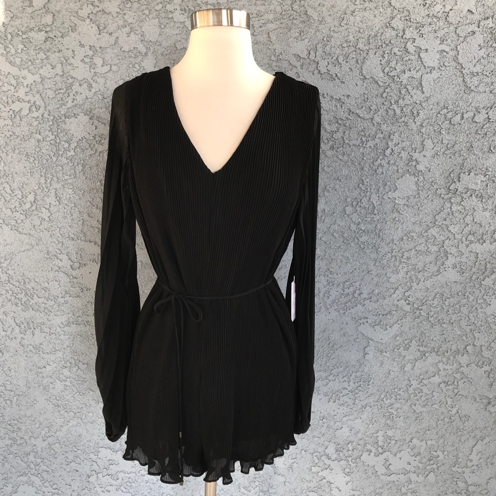 ASTR the Label Black Pleated V-Neck Long Sleeves